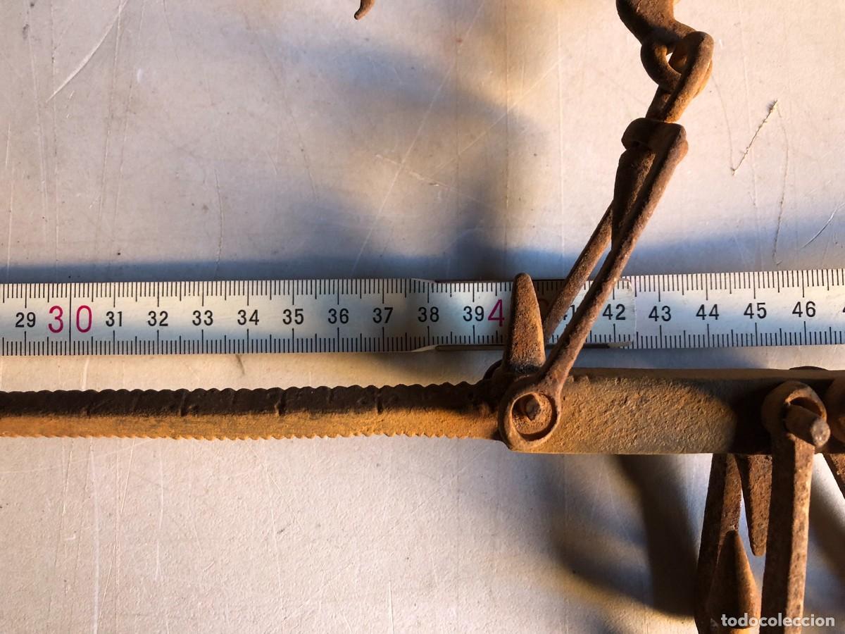 Antig&uuml;edades: BALANZA ROMANA 40 CM - Foto 2