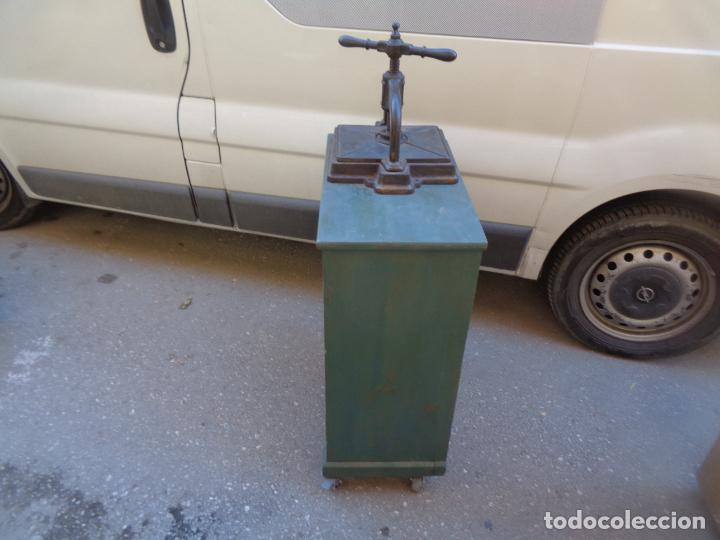 Antig&uuml;edades: PRENSA DE ENCUADERNAR CON MUEBLE - Foto 4