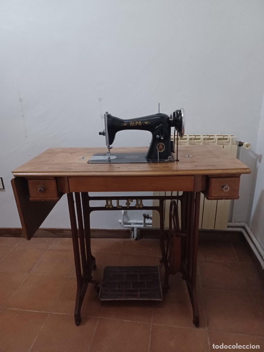 Antig&uuml;edades: M&aacute;quina de coser y bordar Alpha Modelo &rdquo;A&rdquo; - Foto 4
