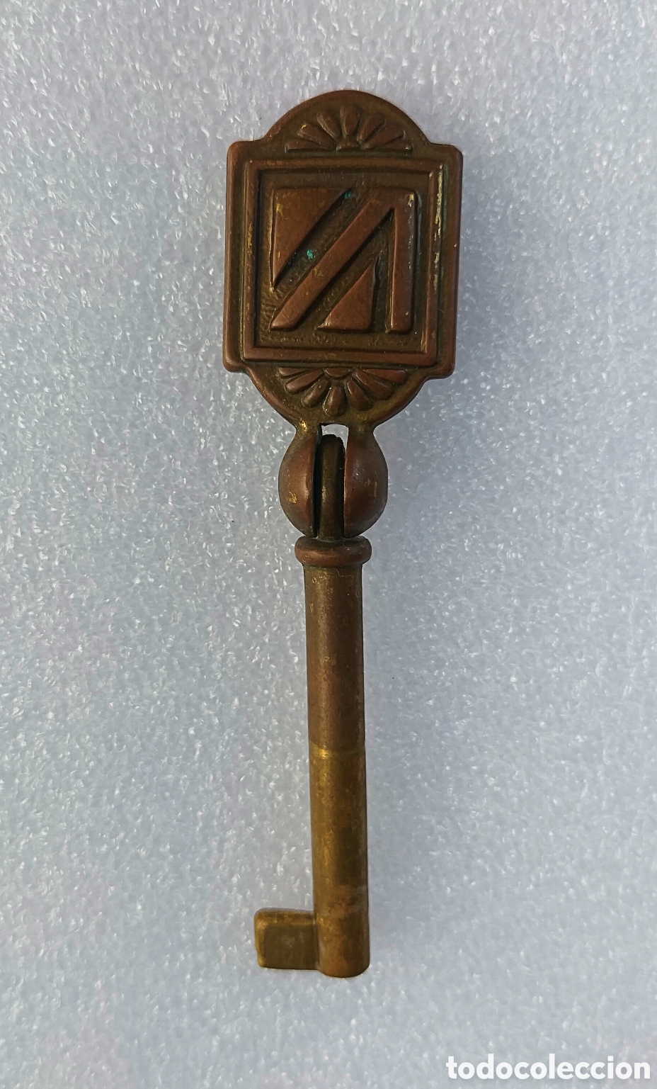 Antig&uuml;edades: LLAVE DE BRONCE ARTICULADA - CON GRABADOS - - Foto 2