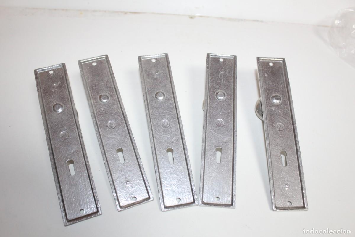Antig&uuml;edades: 5 ANTIGUOS TIRADORES DE ALUMINIO - Foto 2