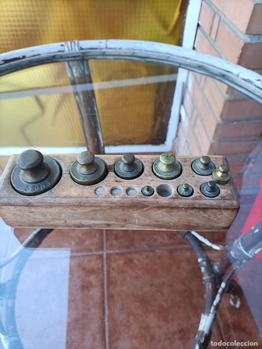 Antig&uuml;edades: bloque de pesas con pesas de broce - Madera y bronce - Foto 1