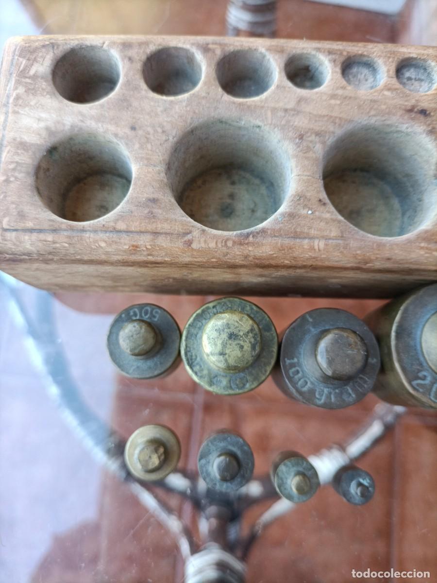 Antig&uuml;edades: bloque de pesas con pesas de broce - Madera y bronce - Foto 8