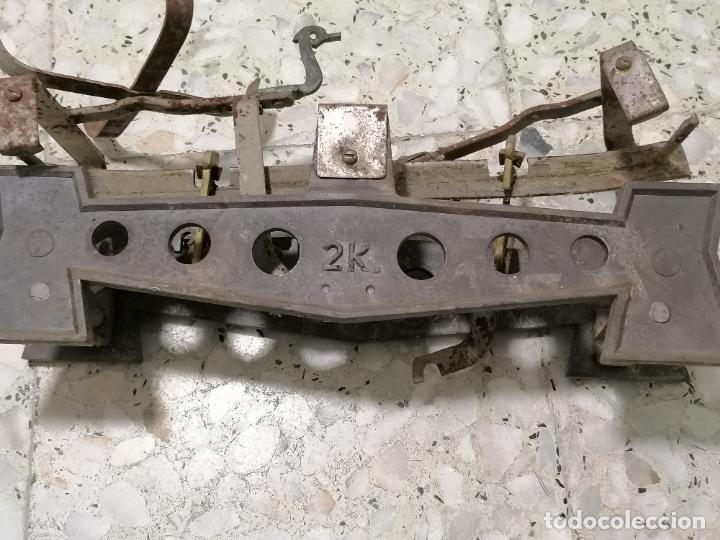 Antig&uuml;edades: ANTIGUA BALANZA INCOMPLETA PARA PIEZAS - Foto 2