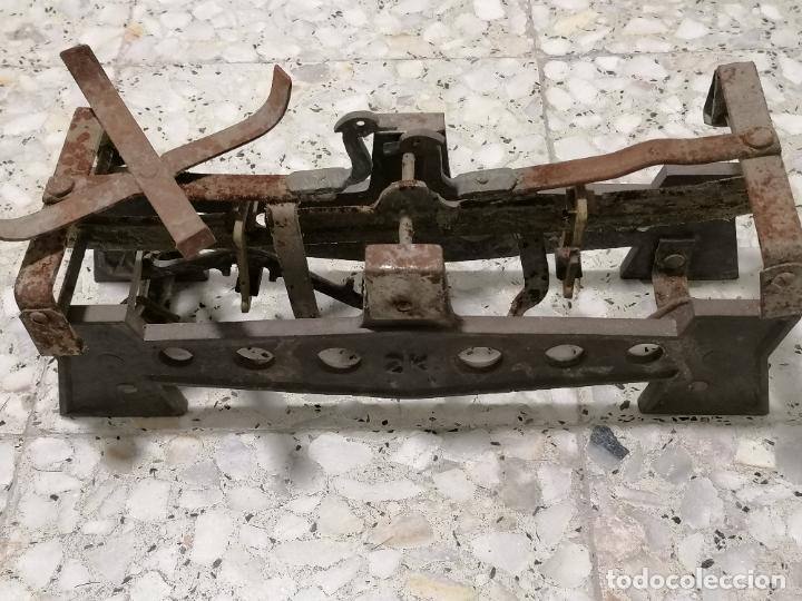 Antig&uuml;edades: ANTIGUA BALANZA INCOMPLETA PARA PIEZAS - Foto 1