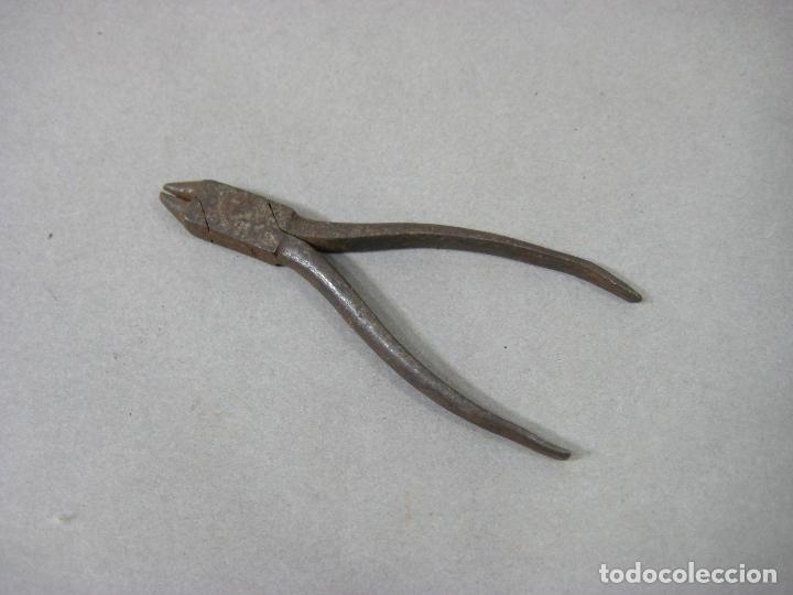 Antig&uuml;edades: PEQUE&Ntilde;OS ALICATES DE HIERRO ANTIGUO - Foto 1