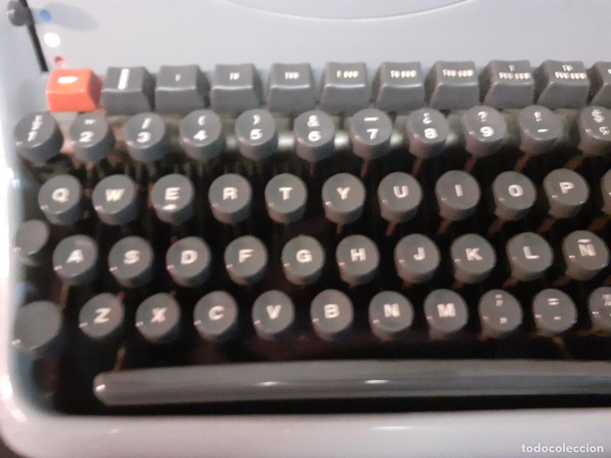 Antig&uuml;edades: Maquina escribir Hispano Olivetti Lexicon 80 - Foto 2