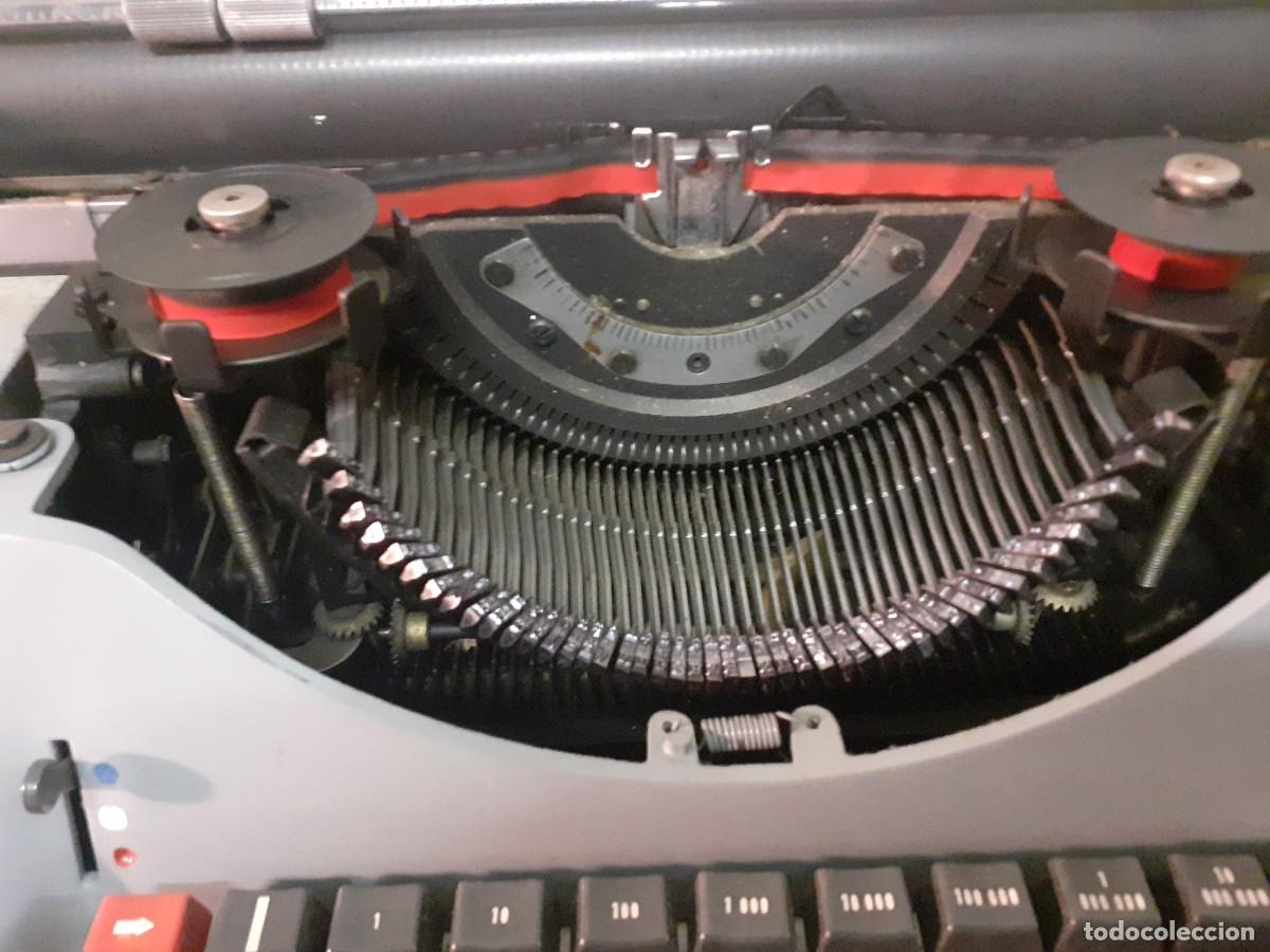 Antig&uuml;edades: Maquina escribir Hispano Olivetti Lexicon 80 - Foto 3