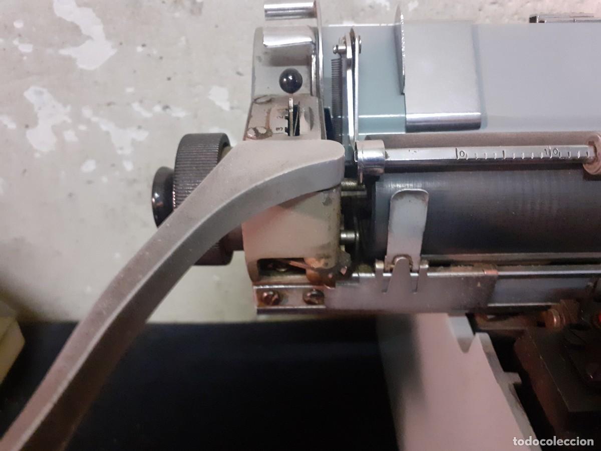 Antig&uuml;edades: Maquina escribir Hispano Olivetti Lexicon 80 - Foto 5
