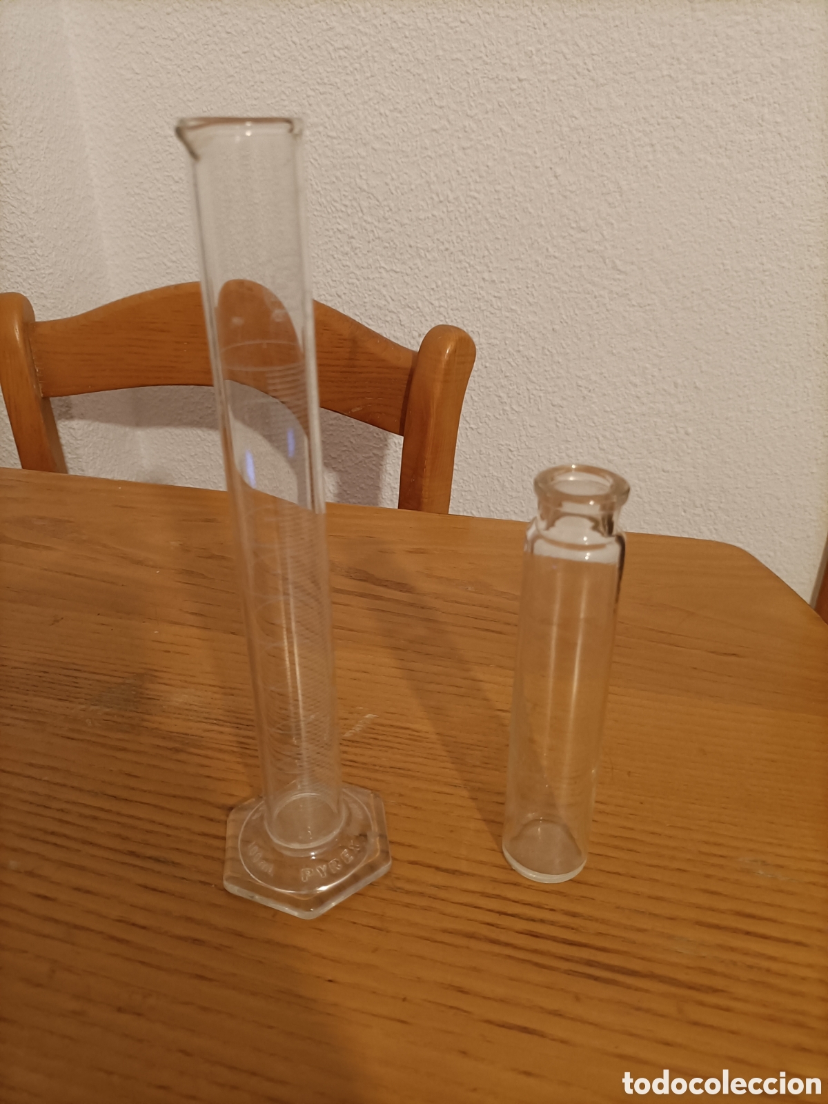 Antig&uuml;edades: Probeta 100 ml. Frasquito de cristal - Foto 1