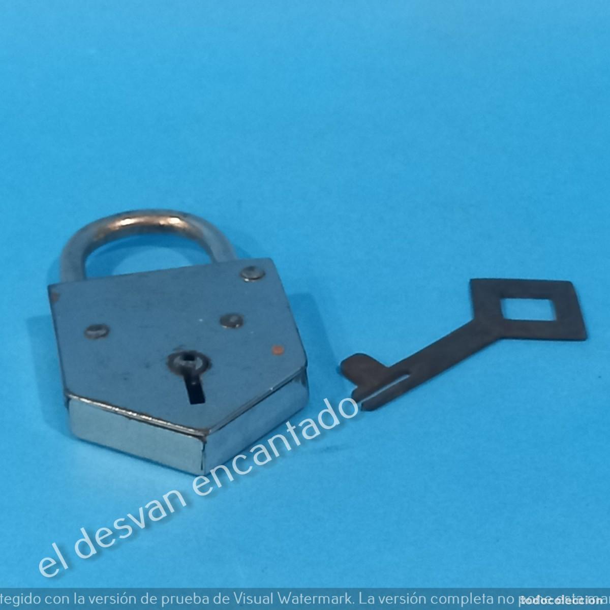 Antig&uuml;edades: Antiguo candado con su llave original. 6 ctms - Foto 2