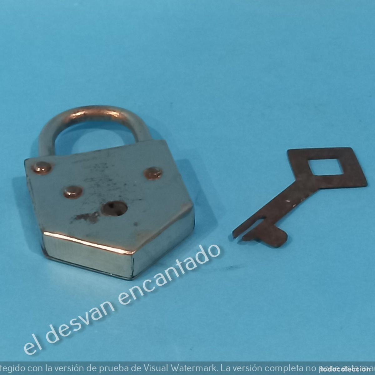 Antig&uuml;edades: Antiguo candado con su llave original. 6 ctms - Foto 3