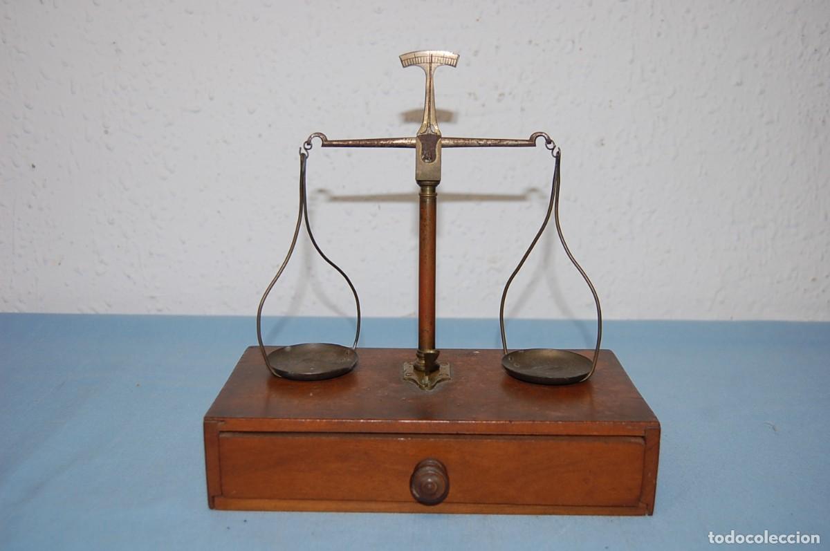 Antig&uuml;edades: ANTIGUA BALANZA PRECISION EN MADERA Y METAL - Foto 1