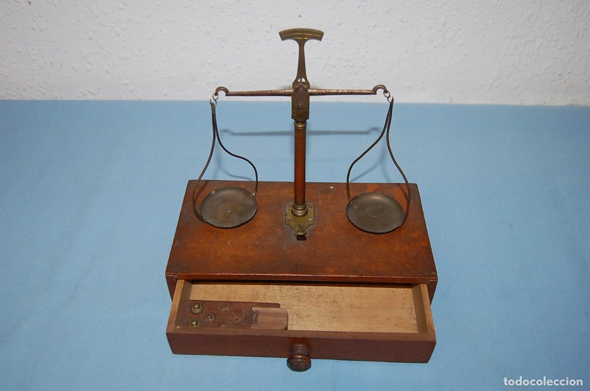 Antig&uuml;edades: ANTIGUA BALANZA PRECISION EN MADERA Y METAL - Foto 2