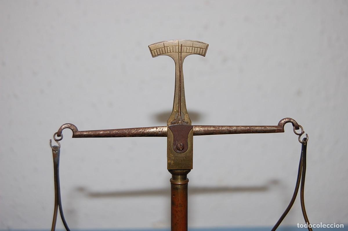 Antig&uuml;edades: ANTIGUA BALANZA PRECISION EN MADERA Y METAL - Foto 3