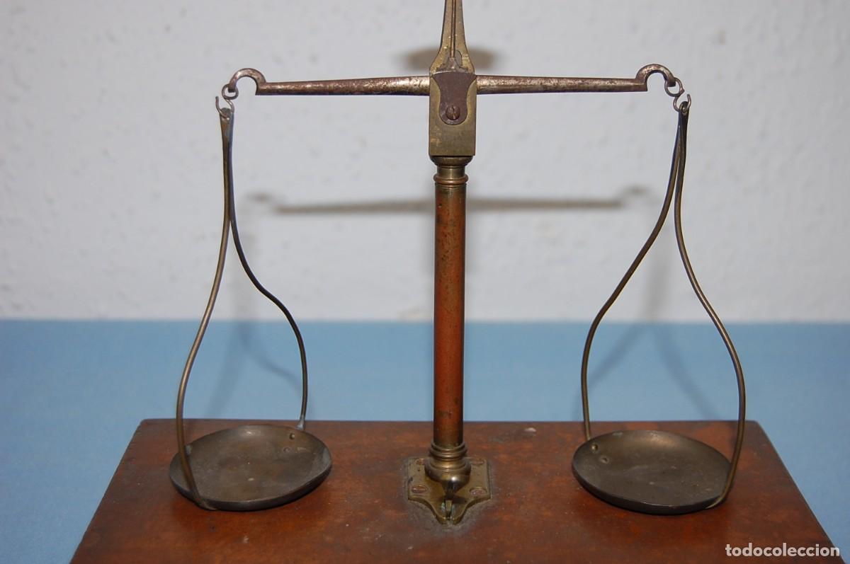 Antig&uuml;edades: ANTIGUA BALANZA PRECISION EN MADERA Y METAL - Foto 4