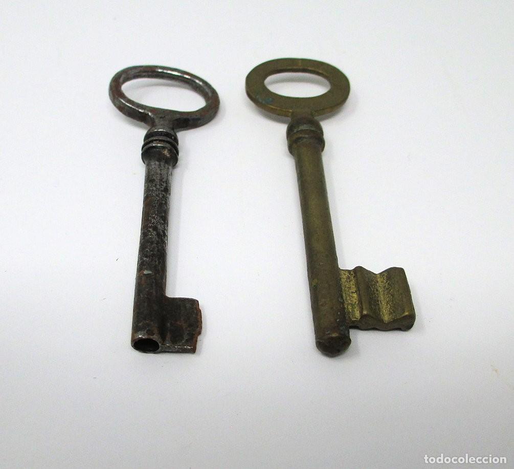 Antig&uuml;edades: Dos Llaves Antiguas de 7,5 cm de largo - Foto 1