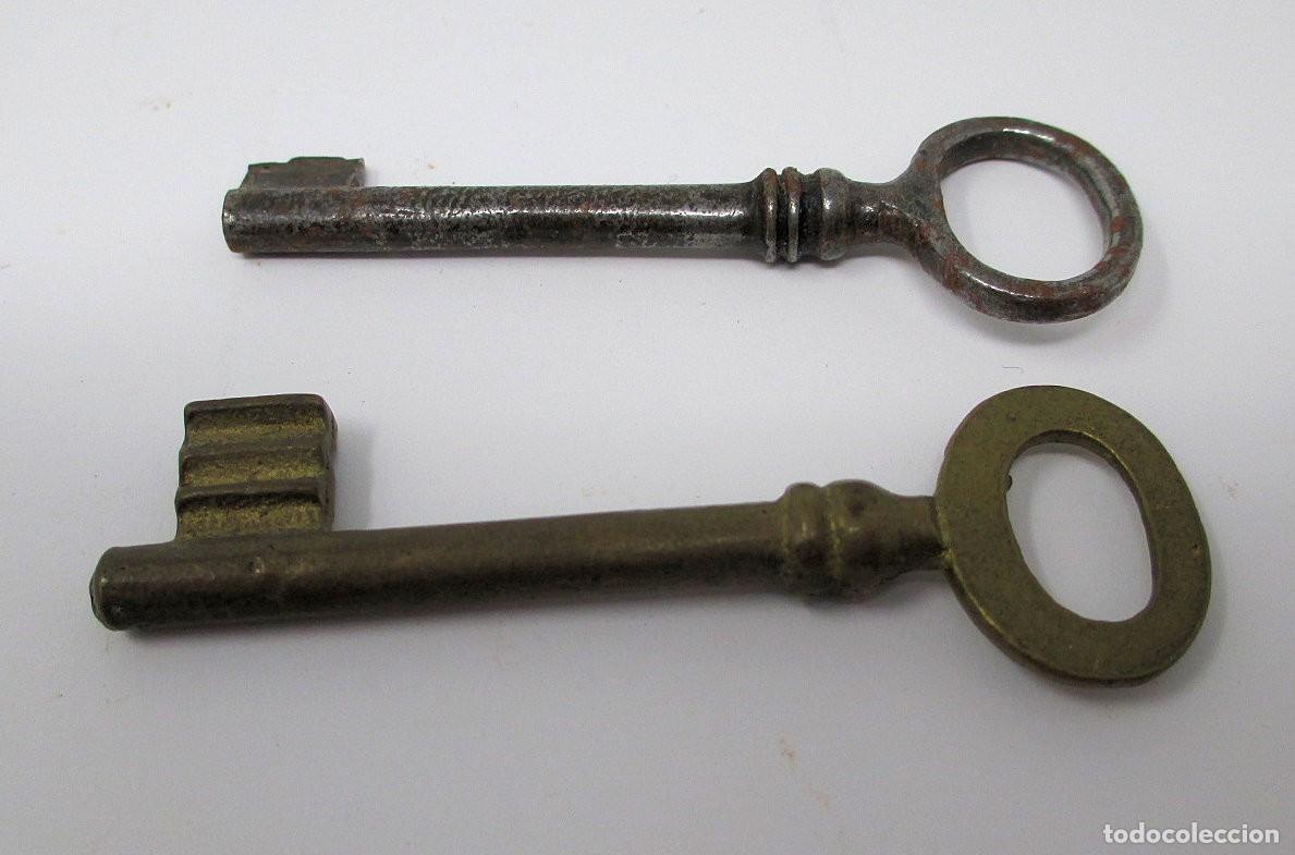 Antig&uuml;edades: Dos Llaves Antiguas de 7,5 cm de largo - Foto 3