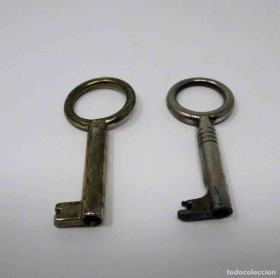 Antig&uuml;edades: Dos llaves antiguas de 5,5 cm de largo - Foto 1