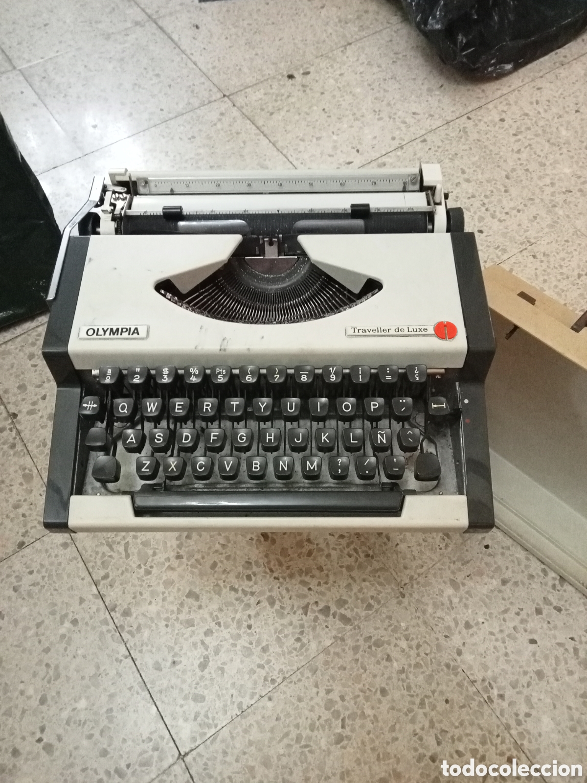 Antig&uuml;edades: MAQUINA DE ESCRIBIR - Foto 1