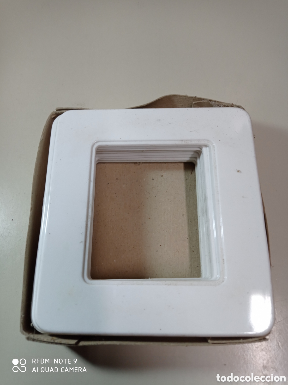 Antiguidades: BJC, caja de 10 placas marcos embellecedores para cajas empotradas. A&ntilde;os 70 -80, nuevas en su caja.