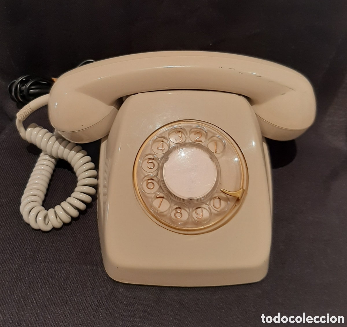 Tel&eacute;fonos: Antiguo tel&eacute;fono Citesa con disco dorado - Foto 1