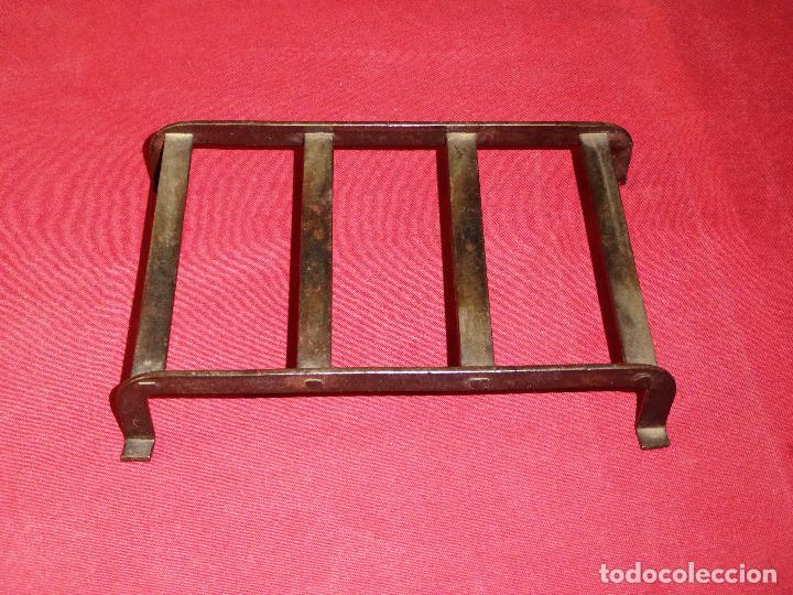 Antig&uuml;edades: ANTIGUO SOPORTE PLANCHA DE HIERRO - Foto 2