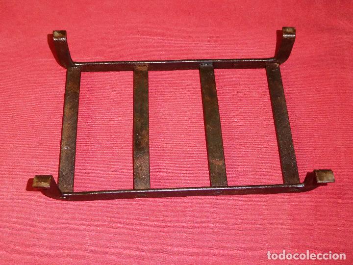 Antig&uuml;edades: ANTIGUO SOPORTE PLANCHA DE HIERRO - Foto 3