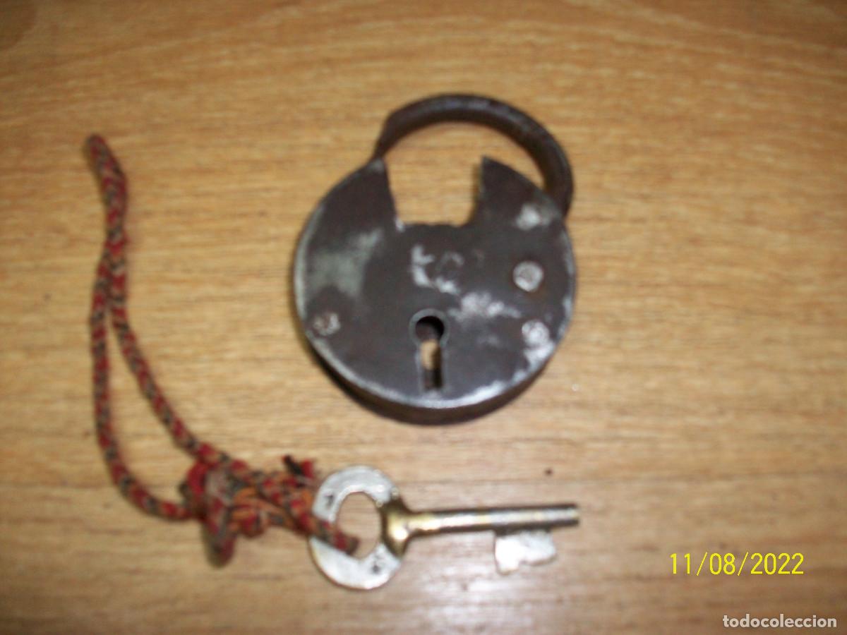 Antig&uuml;edades: ANTIGUO CANDADO CON LLAVE - Foto 2