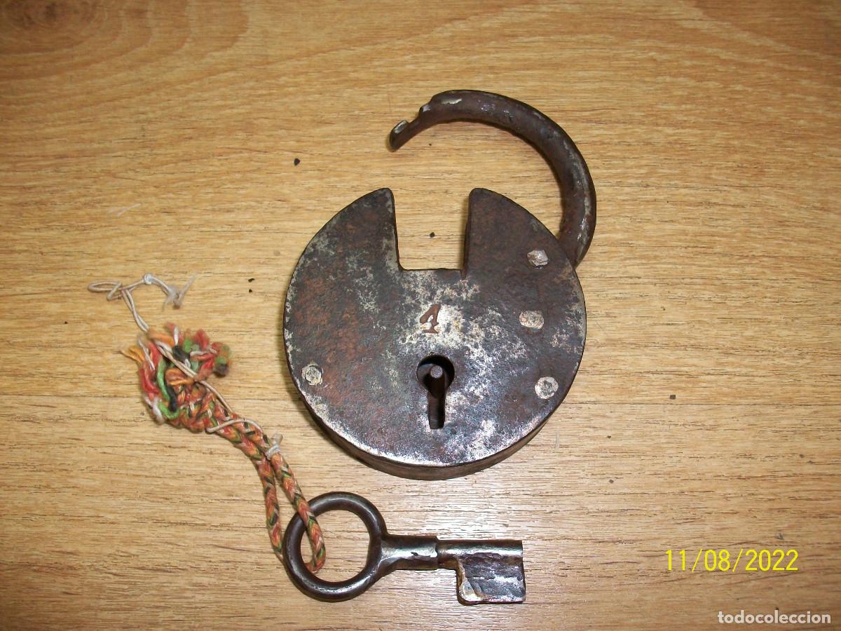 Antig&uuml;edades: ANTIGUO CANDADO CON LLAVE-FUNCIONA - Foto 2