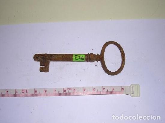Antig&uuml;edades: ANTIGUA LLAVE DE HIERRO FORJADO - Foto 1
