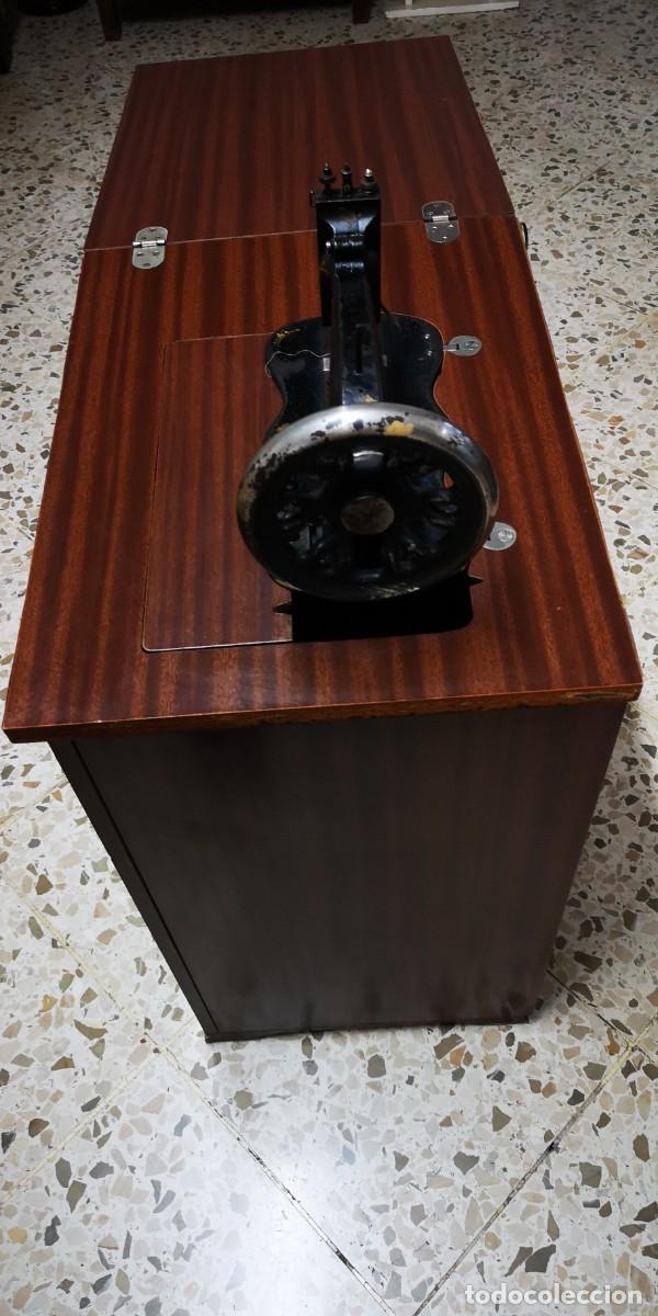 Antig&uuml;edades: Maquina coser Singer - Foto 3