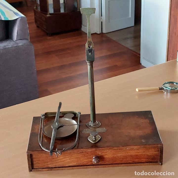 Antig&uuml;edades: BALANZA DE PRECISI&Oacute;N S. XIX, CAJA DE CAOBA. - Foto 3