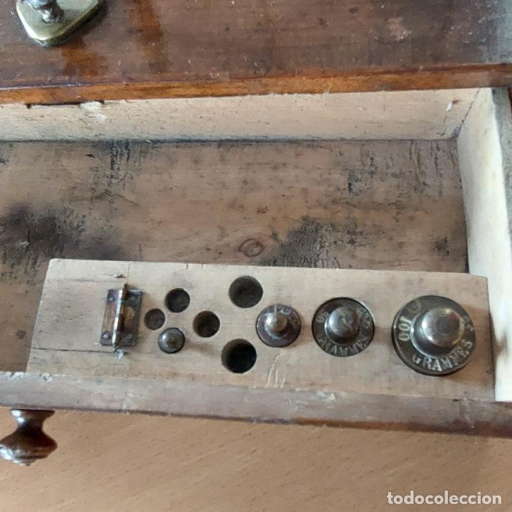 Antig&uuml;edades: BALANZA DE PRECISI&Oacute;N S. XIX, CAJA DE CAOBA. - Foto 8