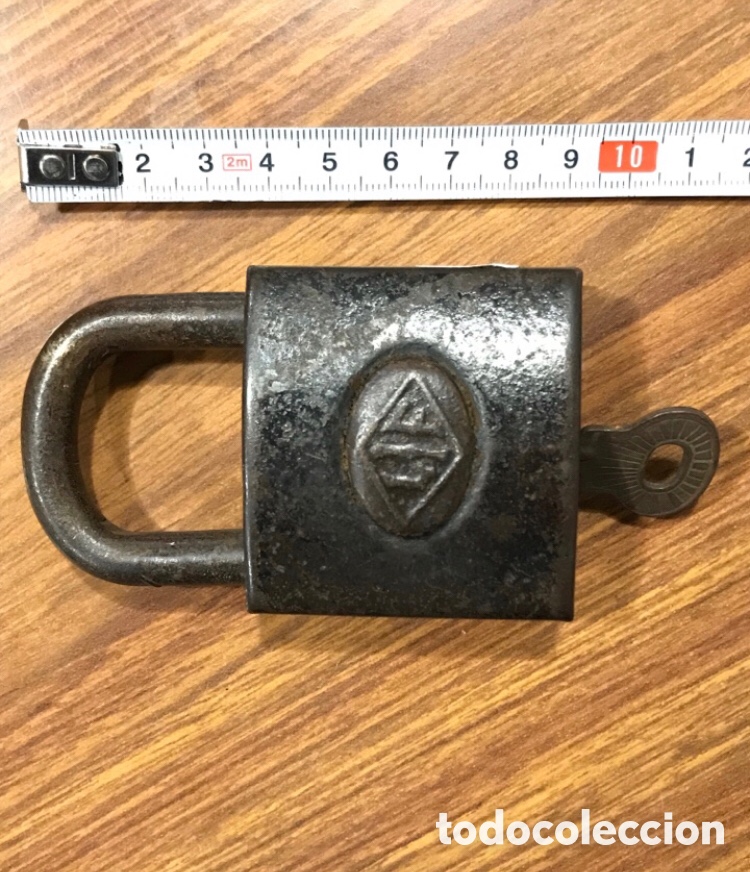Antig&uuml;edades: Candado antiguo con llave. Marca LIF. - Foto 5