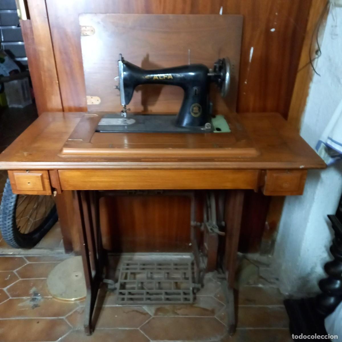 Antigua maquina de coser ALFA modelo 11601 eléctrica con pedal y maletín  .Funcionando