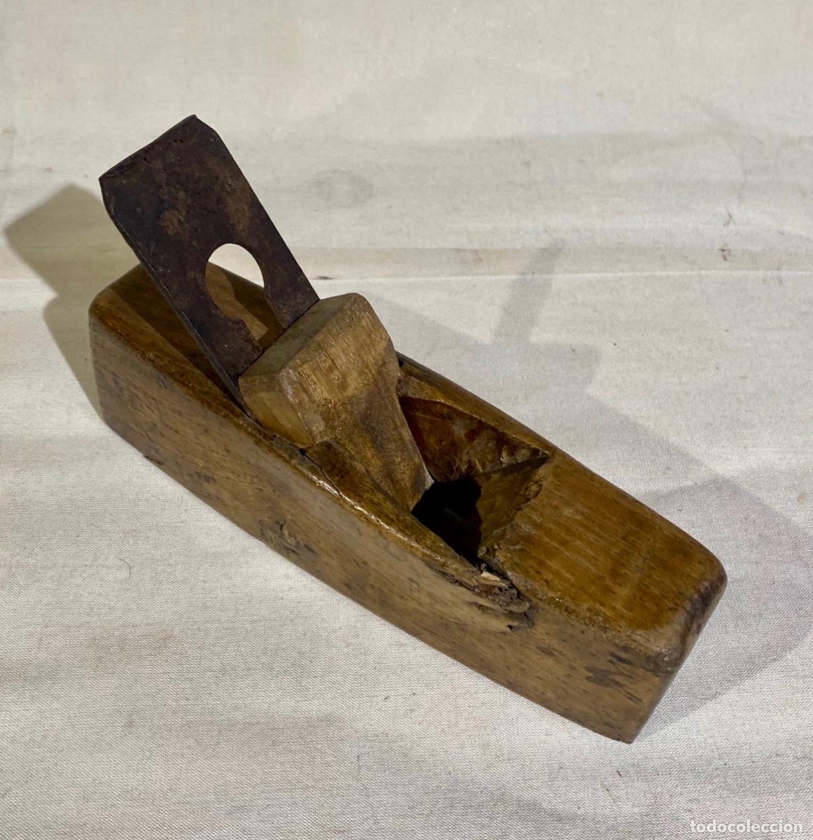 Antig&uuml;edades: Cepillo de carpintero 20 cm de largo - Foto 2