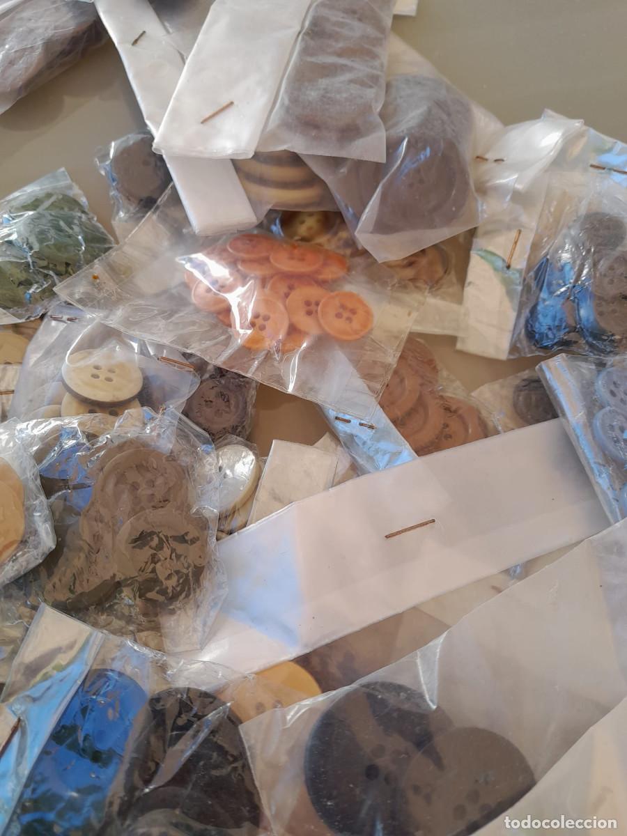 Antig&uuml;edades: GRAN LOTE DE 750 BOTONES SURTIDOS - Foto 2