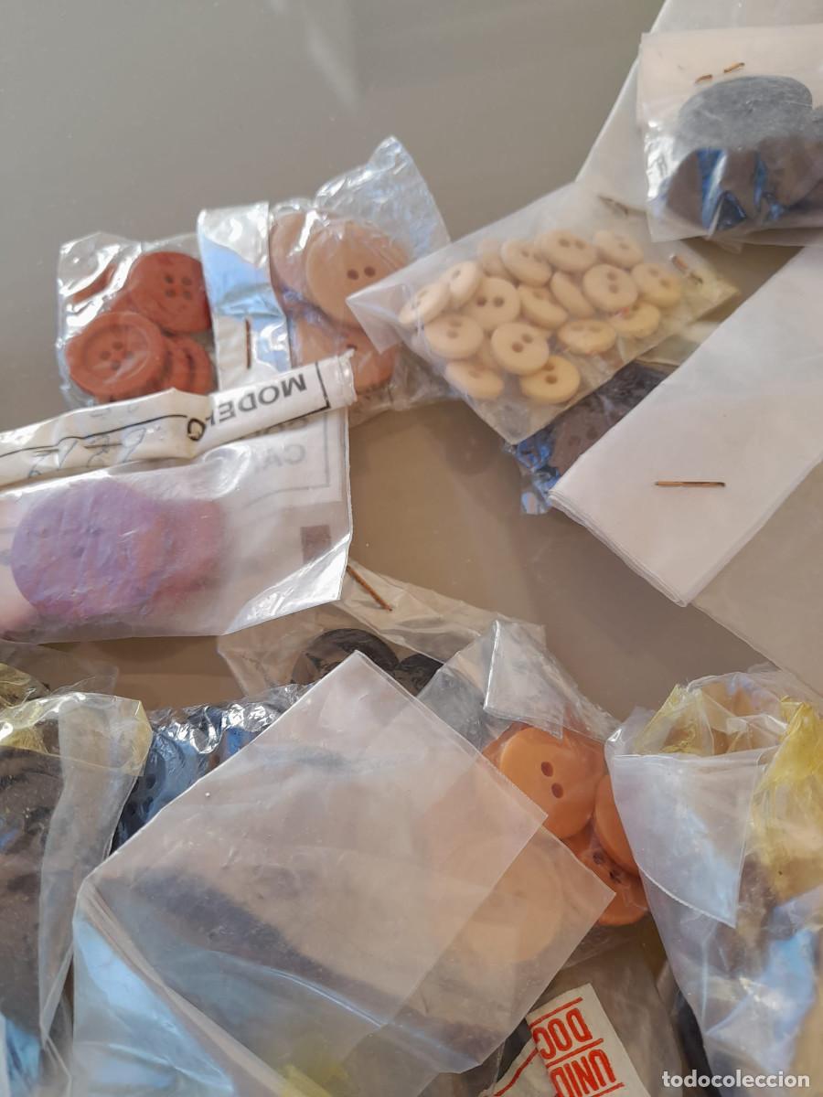 Antig&uuml;edades: GRAN LOTE DE 750 BOTONES SURTIDOS - Foto 3