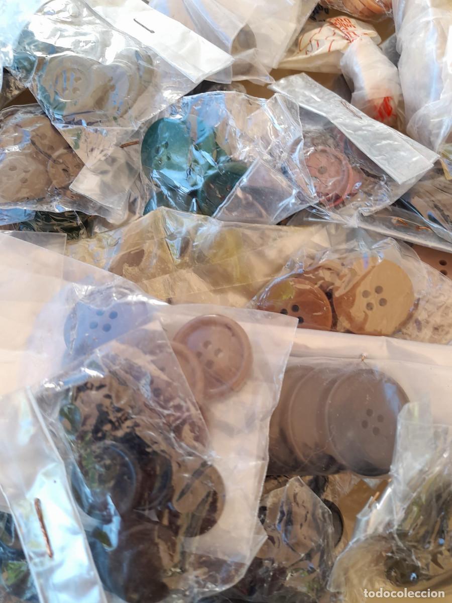 Antig&uuml;edades: GRAN LOTE DE 750 BOTONES SURTIDOS - Foto 5
