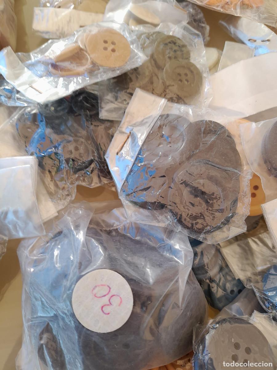 Antig&uuml;edades: GRAN LOTE DE 750 BOTONES SURTIDOS - Foto 6