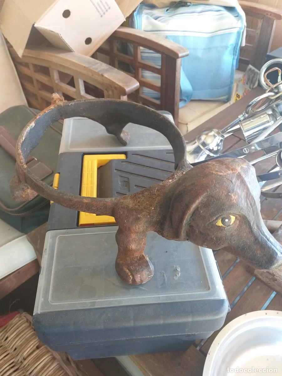 Antig&uuml;edades: comedero para perros en hierro fundido - Foto 4