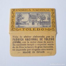 Antigüedades: FUNDA Y HOJA DE AFEITAR ANTIGUA. FABRICA NACIONAL TOLEDO. ORIGINAL.
