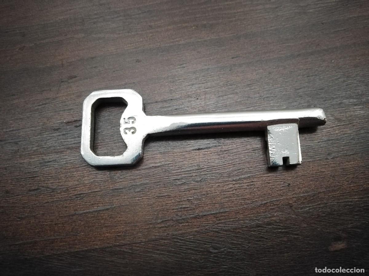 Antig&uuml;edades: Antigua llave numerada. 35. - Foto 1