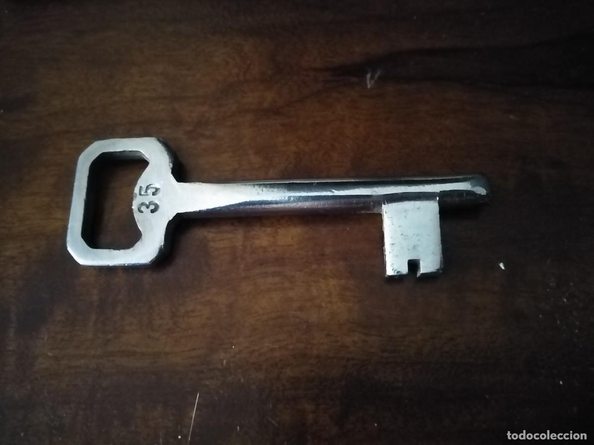 Antig&uuml;edades: Antigua llave numerada. 35. - Foto 2