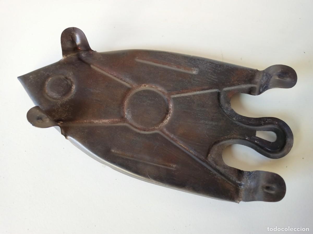 Antig&uuml;edades: Antiguo soporte de plancha - Foto 2