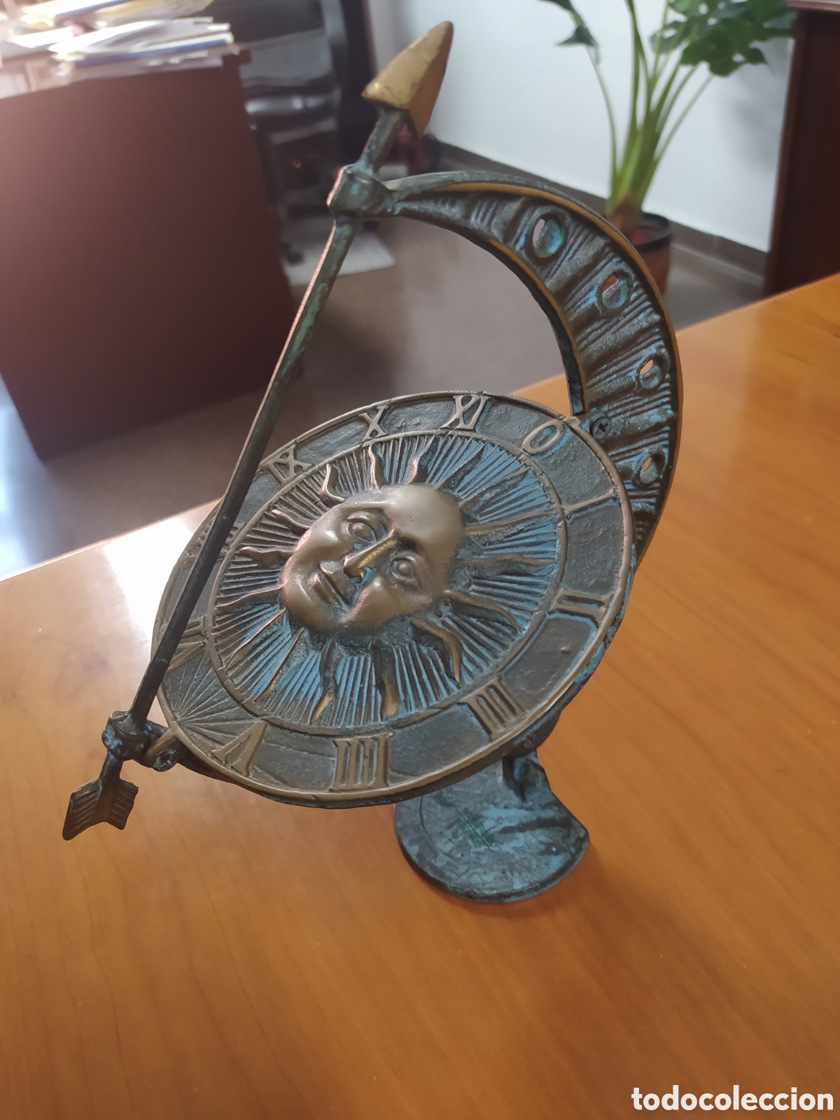Antig&uuml;edades: RELOJ DE SOL SOBREMESA EN BRONCE - Foto 1