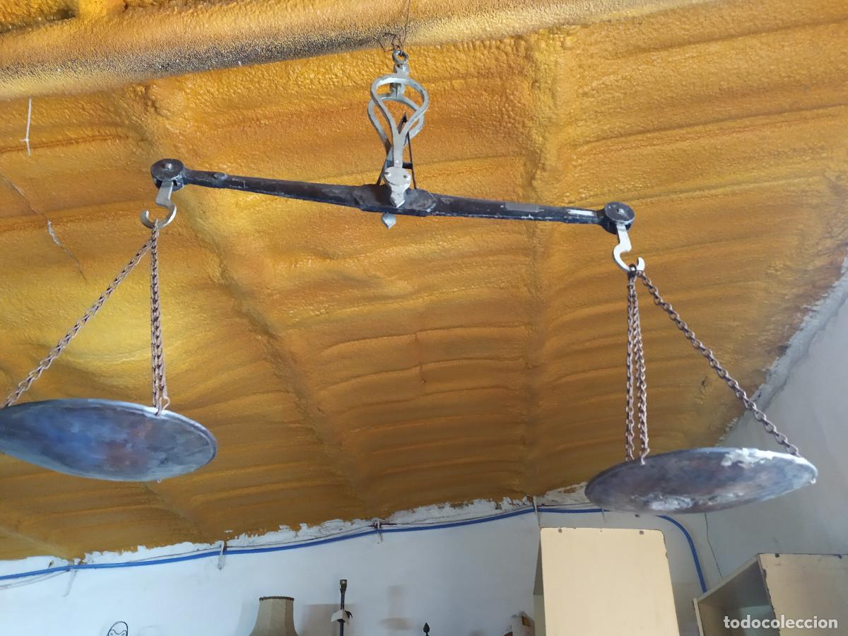 Antig&uuml;edades: Balanza romana con platos, grande - Foto 1