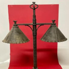 Antigüedades: ANTIGUA Y EXCEPCIONAL LAMPARA EN HIERRO FORJADO (S.XIX) - FIRMADA IBAÑEZ (EN LAS TRES PATAS)