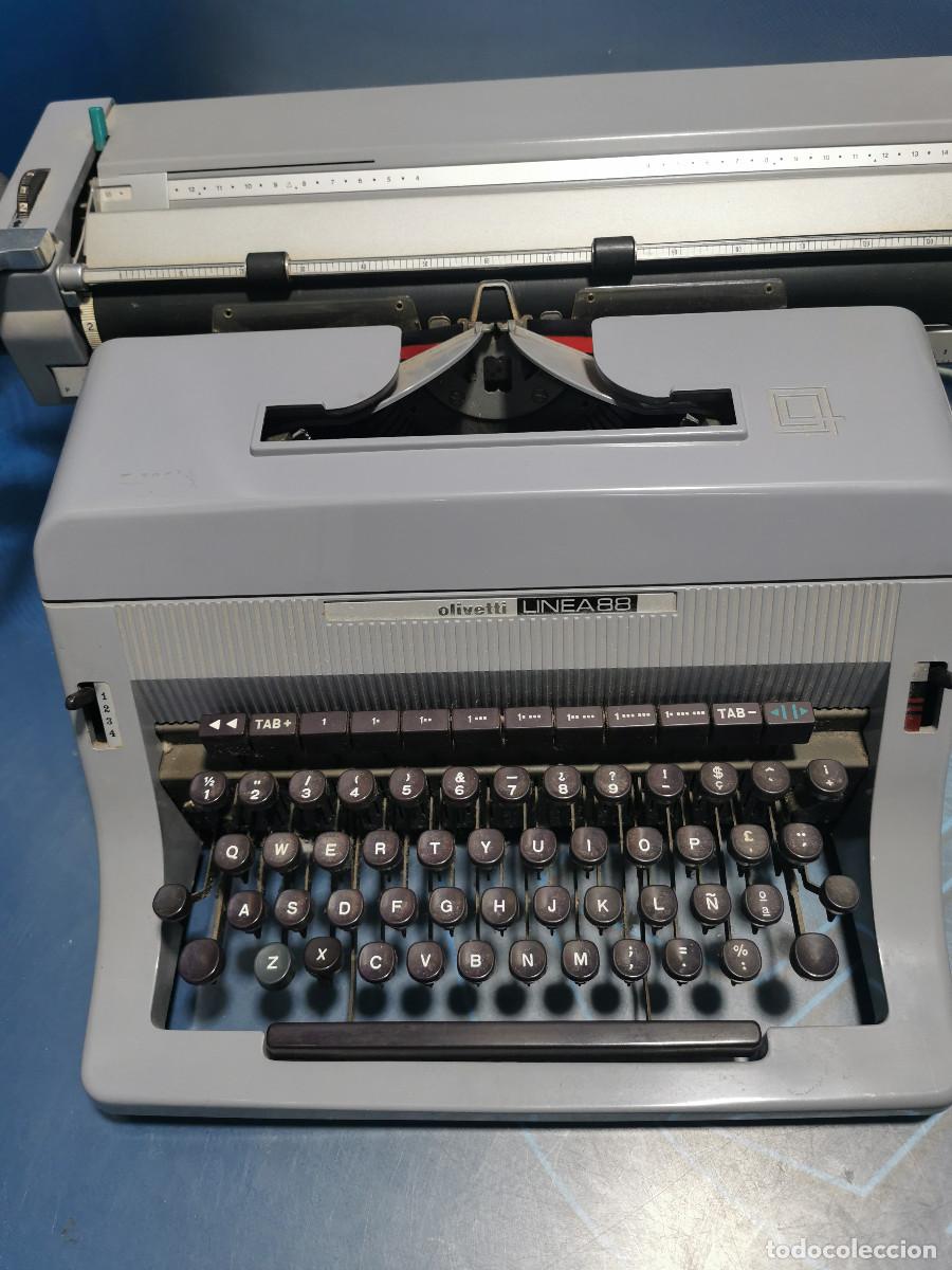 Antig&uuml;edades: M&aacute;quina de escribir Hispano Olivetti Linea 88 - Foto 3
